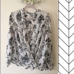CLEAROUT 🌟NYCollection sheer floral blouse